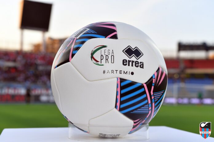 Pallone Serie C. Foto: Catania FC