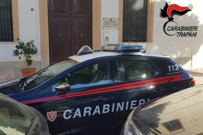 Un pregiudicato 31enne è stato arrestato dai Carabinieri di Alcamo. È ritenuto il presunto responsabile di alcune rapine messe a segno nel centro cittadino.