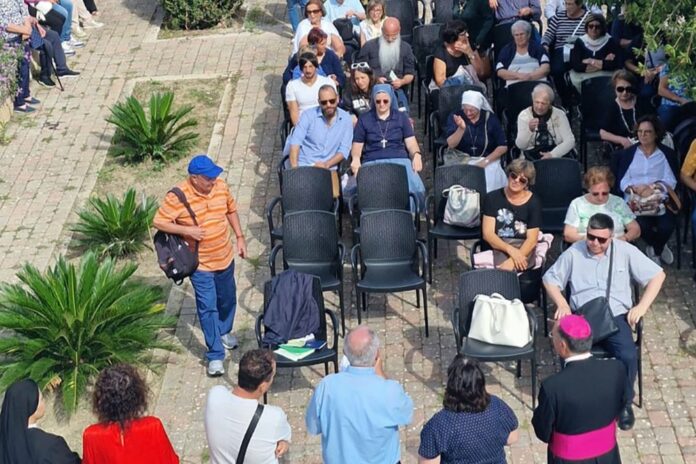 Si è svolta stamattina, presso la villa comunale di Santa Ninfa, la Giornata di riflessione e preghiera di riparazione per le azioni contro il Creato organizzata dall’Ufficio diocesano per i problemi sociali e la salvaguardia del Creato diretto da don Francesco Fiorino.