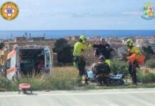 La turista emiliana stava percorrendo il sentiero che dal paese conduce al faro quando è scivolata, cadendo rovinosamente